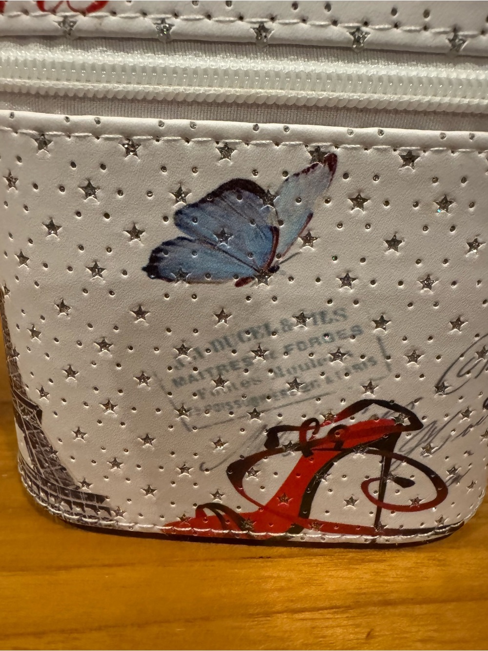 Paris Eiffel Tower Cosmetic Train Case in White 8" Wide x 5 1/2" Tall x 4” Deep - Picture 7 of 10